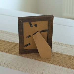 Vintage Holzrahmen: Eleganter Vintage Holz Bilderrahmen mit Drehverschluss.