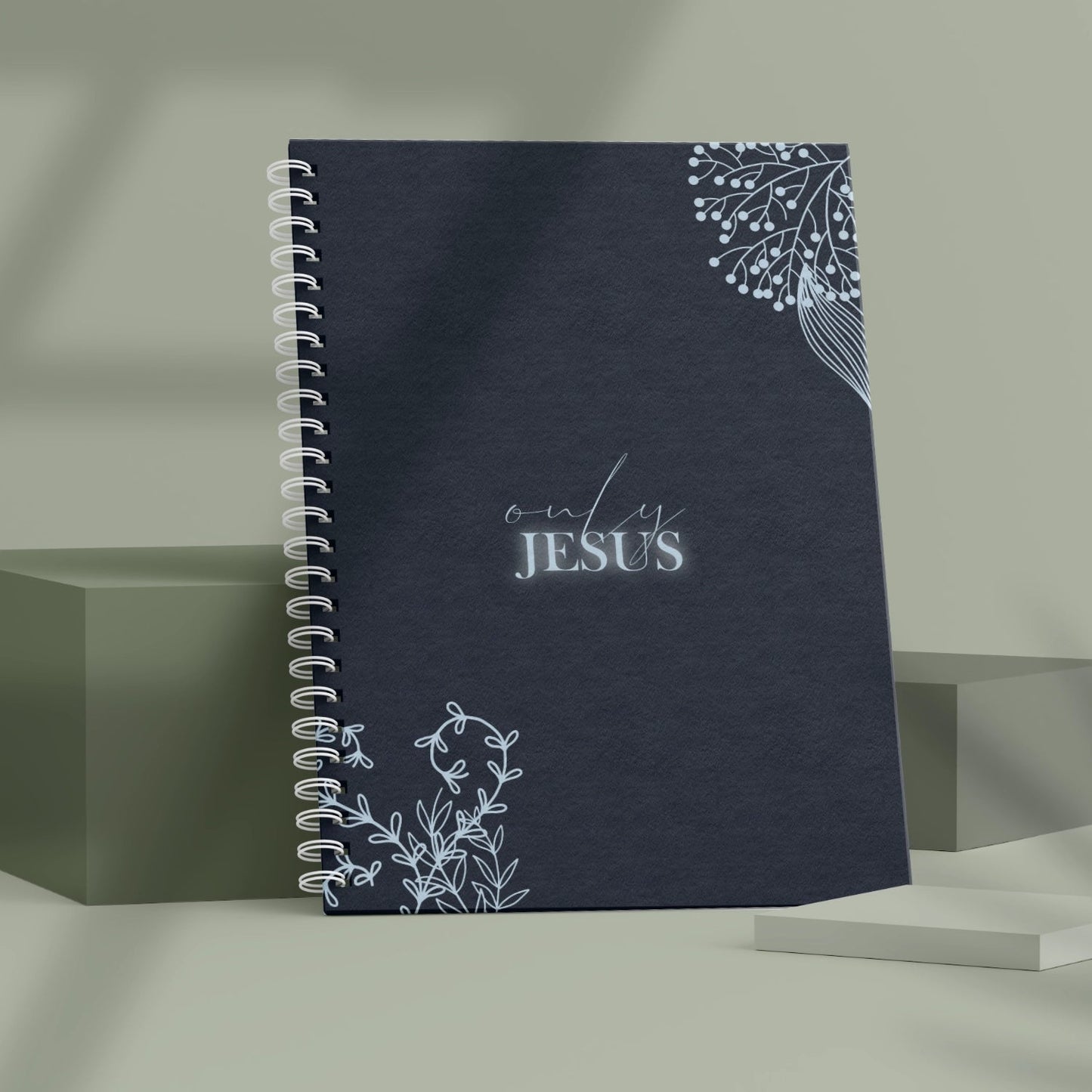 Christliches Notizbuch im dunklen Design mit dem Schriftzug 'Only Jesus', perfekt für Gebete und kreative Notizen.